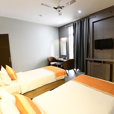Hotel Jataka Inn Bodhgaya Bagian luar foto
