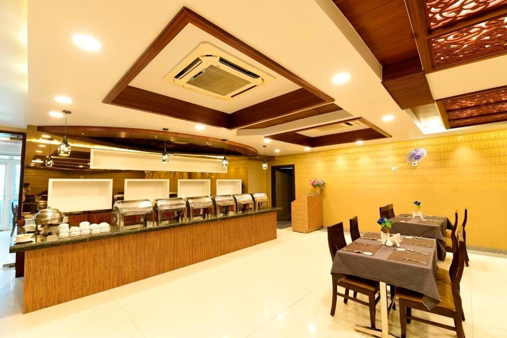 Hotel Jataka Inn Bodhgaya Bagian luar foto