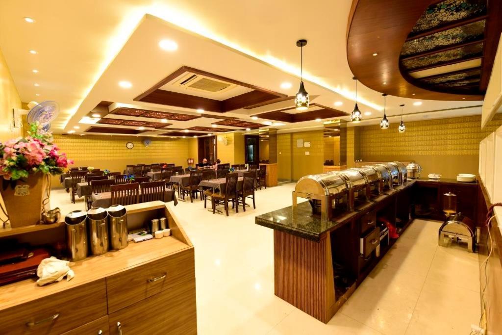 Hotel Jataka Inn Bodhgaya Bagian luar foto