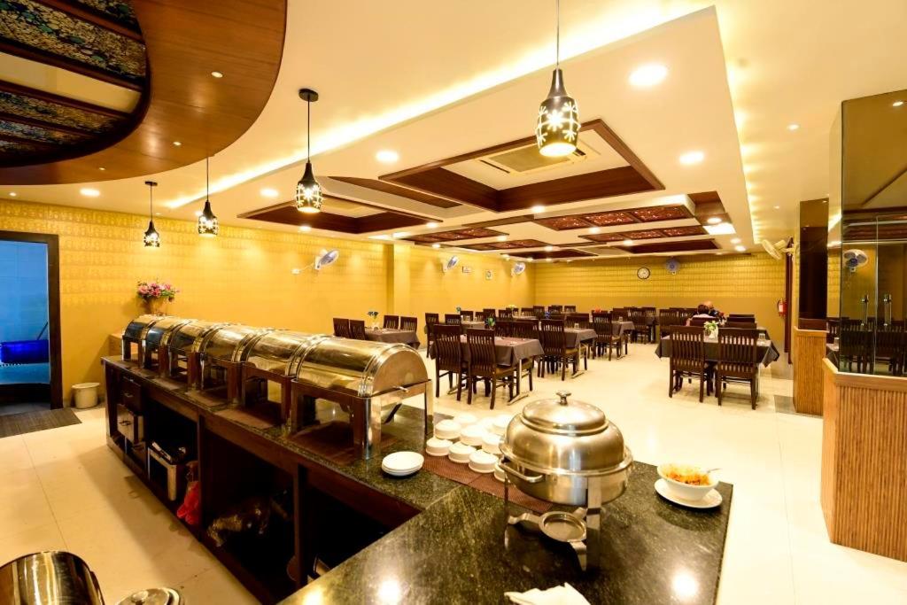 Hotel Jataka Inn Bodhgaya Bagian luar foto