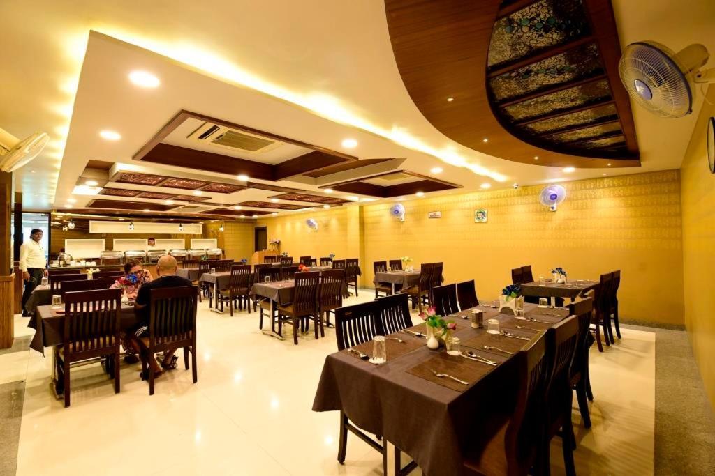 Hotel Jataka Inn Bodhgaya Bagian luar foto