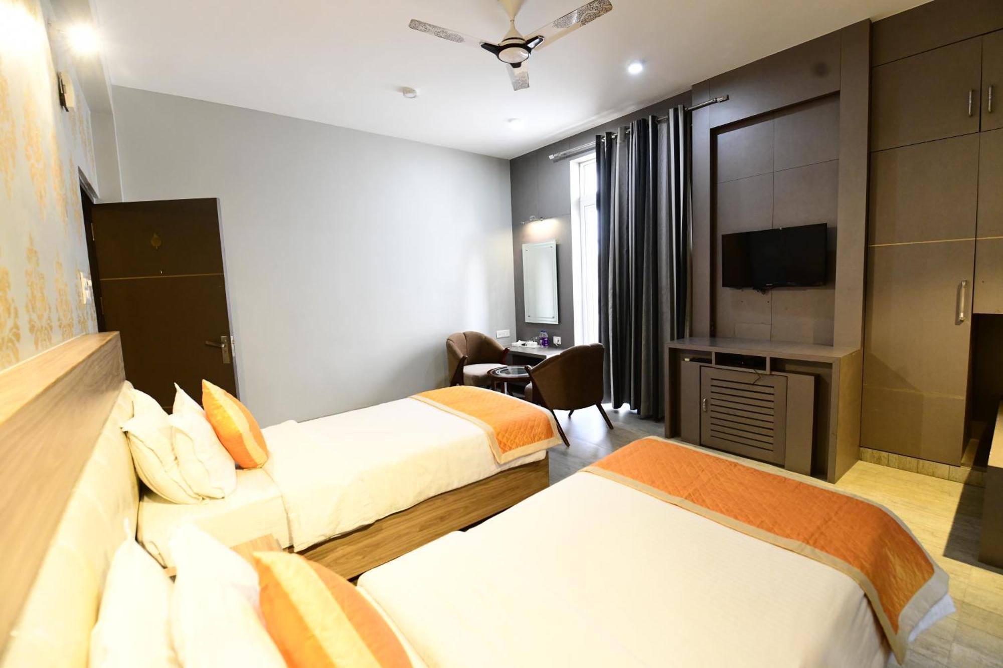 Hotel Jataka Inn Bodhgaya Bagian luar foto